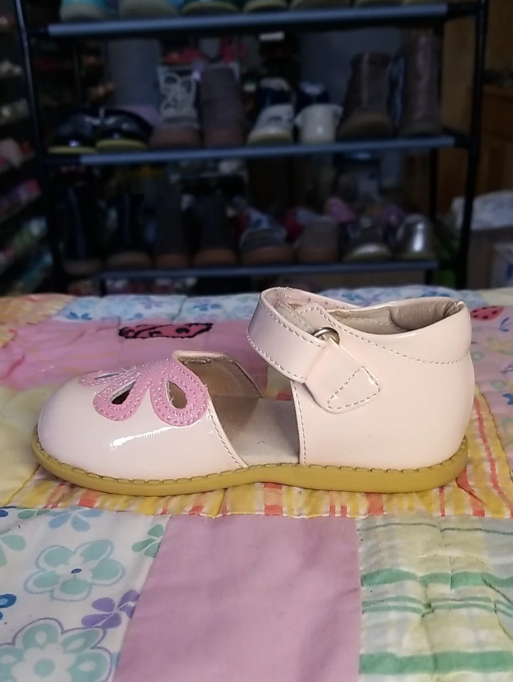 Livie & Luca Pale Pink Patent Leather Petals W/pink Glitter Cutout Size 7